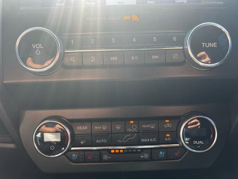 Used 2021 Ford Expedition XLT image 19