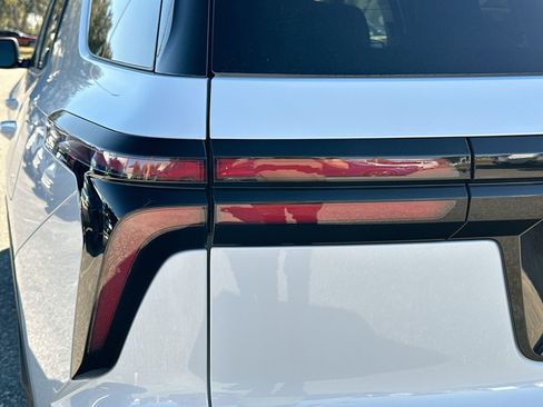 New 2026 Chevrolet Traverse LT image 8