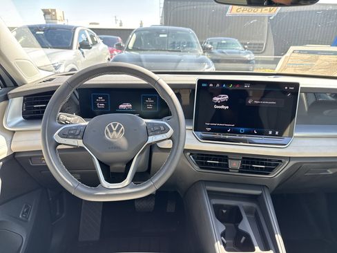 New 2025 Volkswagen Tiguan SE image 12