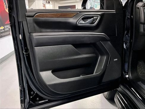 Certified 2023 Chevrolet Suburban High Country image 9