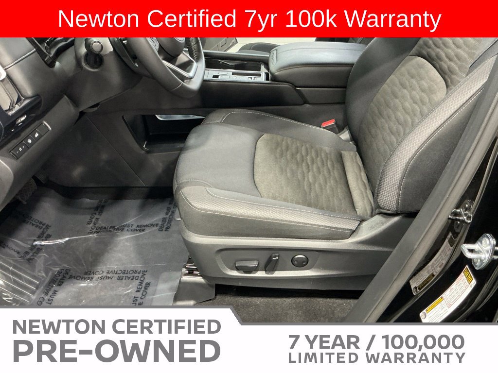 Used 2025 Nissan Pathfinder SV FWD image 13