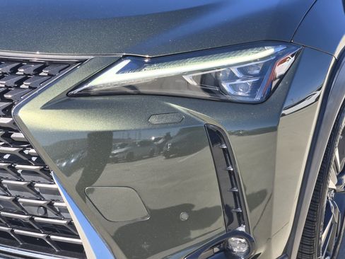 Used 2021 Lexus UX 200 w/ Premium Package image 7