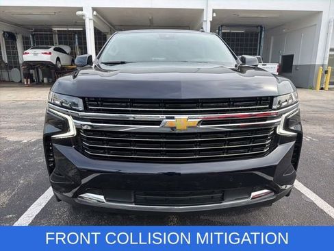 Used 2024 Chevrolet Suburban LT RWD image 3