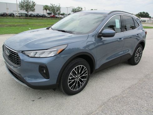 New 2025 Ford Escape Plug-in Hybrid image 3