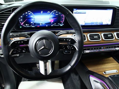 Used 2025 Mercedes-Benz GLS 450 4MATIC image 6