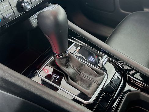 Used 2025 Jeep Compass Limited image 24