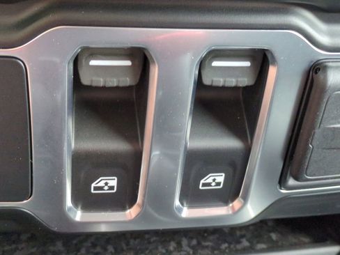 Used 2022 Jeep Wrangler Sport AWD/4WD image 21