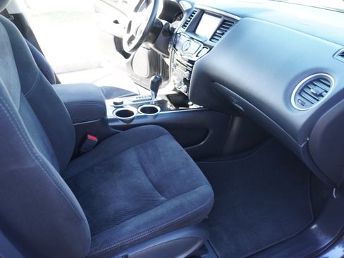 Used 2013 Nissan Pathfinder SV image 30