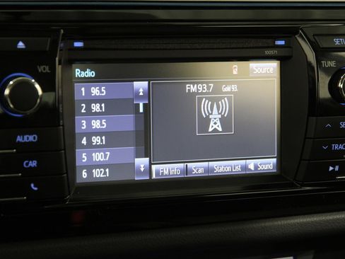 Used 2016 Toyota Corolla LE image 10