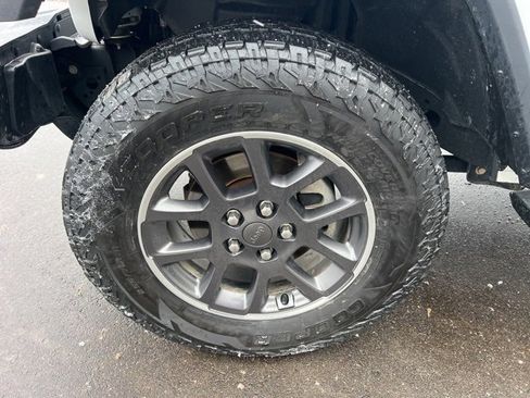 Used 2020 Jeep Gladiator Overland image 9