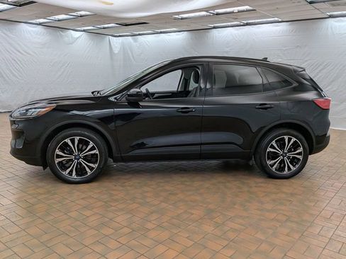 Certified 2022 Ford Escape SE w/ SE Sport Appearance Package image 4