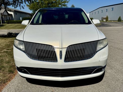 Used 2013 Lincoln MKT AWD image 3