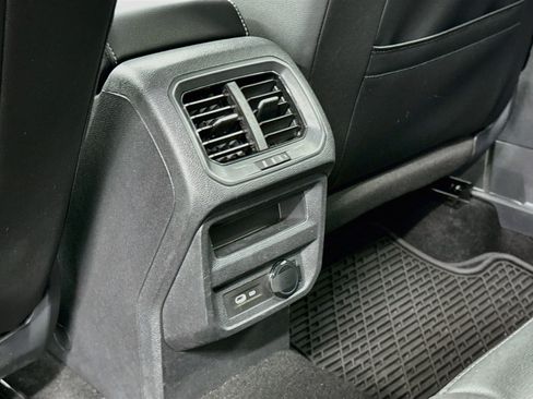 Used 2023 Volkswagen Tiguan SE FWD image 25