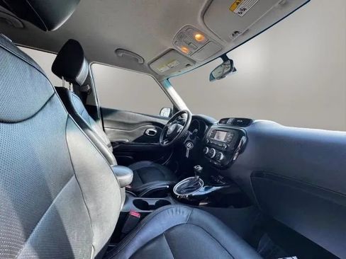 Used 2016 Kia Soul ! FWD image 10