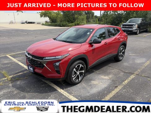 Used 2026 Chevrolet Trax RS w/ Driver Confidence Package FWD image 1