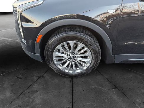 Used 2024 Cadillac XT4 Premium Luxury image 14