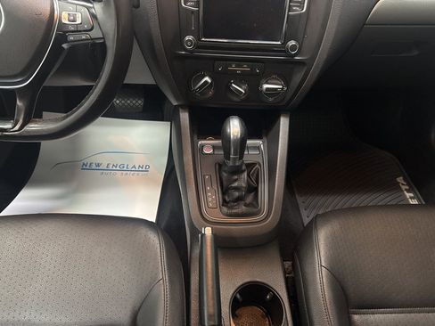 Used 2018 Volkswagen Jetta SE FWD image 11