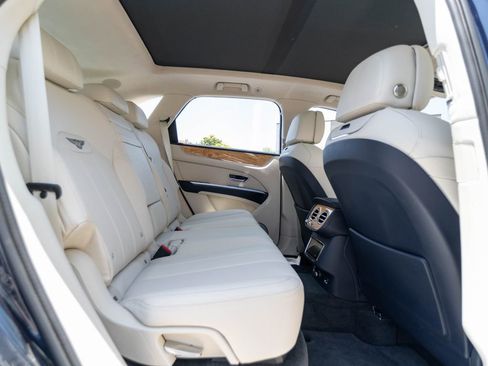 Used 2024 Bentley Bentayga AWD/4WD image 20