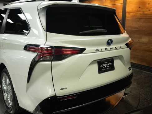 Used 2023 Toyota Sienna Limited AWD/4WD image 6