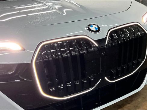 Used 2025 BMW 760i xDrive image 32