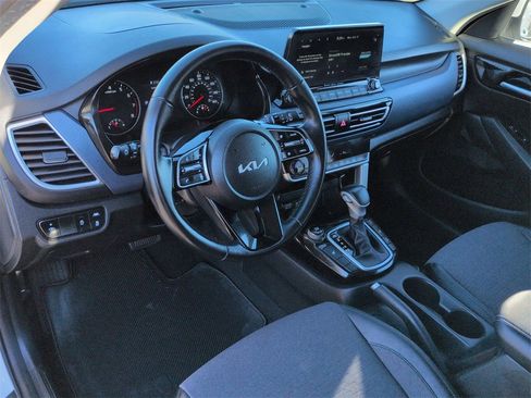 Used 2023 Kia Seltos S w/ Navigation Package image 12