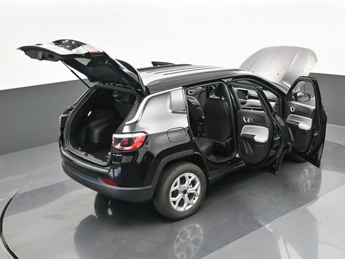 Used 2025 Jeep Compass Latitude image 59