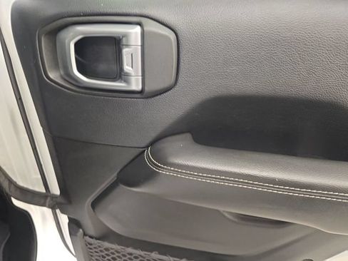 Used 2019 Jeep Wrangler Unlimited Sahara AWD/4WD image 14