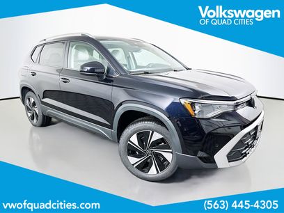 New 2025 Volkswagen Taos SE w/ Panoramic Sunroof Package