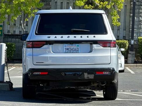 Certified 2023 Jeep Wagoneer Series II AWD/4WD image 5