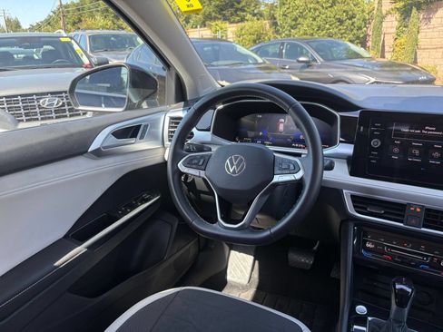 Used 2026 Volkswagen Taos SE FWD image 35