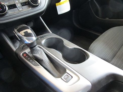 Used 2024 Buick Envista Preferred w/ Convenience II Package FWD image 32