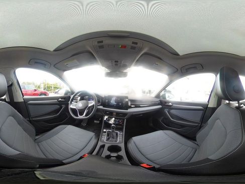 Used 2025 Volkswagen Jetta SE image 41