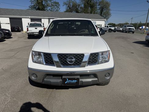 Used 2008 Nissan Frontier SE w/ SE Value Truck Pkg AWD/4WD image 3