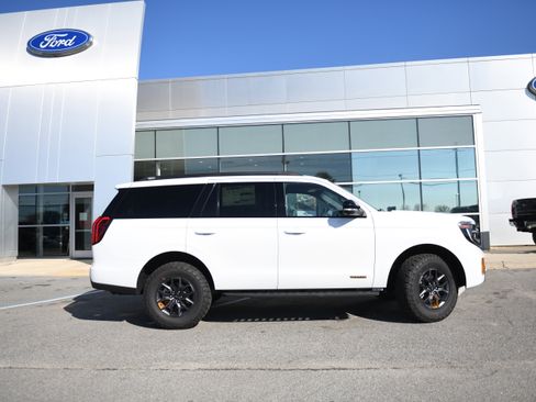 New 2026 Ford Expedition Tremor image 2