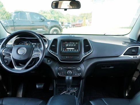 Used 2019 Jeep Cherokee Latitude Plus FWD image 10