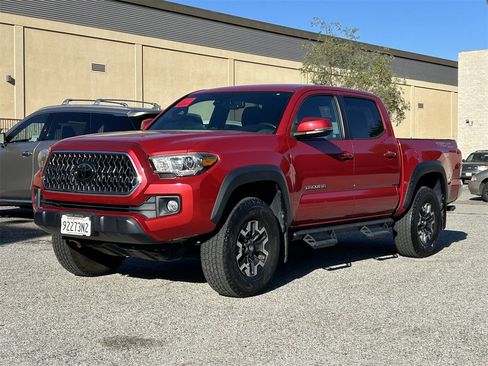 Used 2018 Toyota Tacoma TRD Off-Road image 2