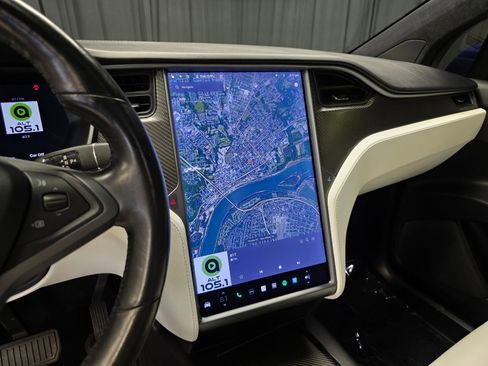Used 2018 Tesla Model X 100D AWD/4WD image 31