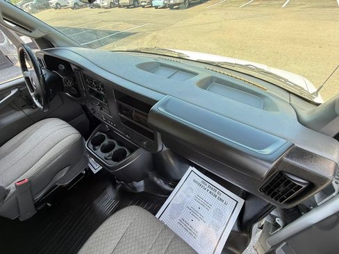Used 2022 Chevrolet Express 3500 w/ Power Convenience Package RWD image 26