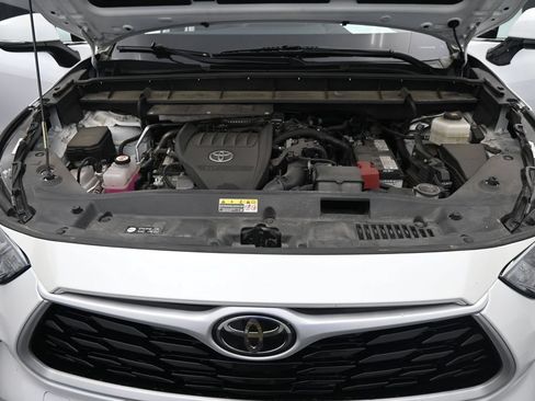 Used 2023 Toyota Highlander XLE AWD/4WD image 21