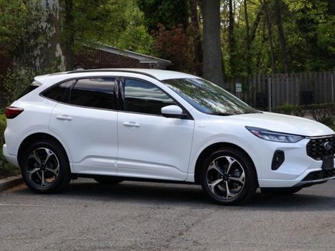 Certified 2023 Ford Escape ST-Line Select w/ Tech Pack #2 AWD/4WD image 3