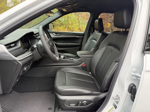 New 2025 Jeep Grand Cherokee L Limited w/ Black Appearance Package image 12