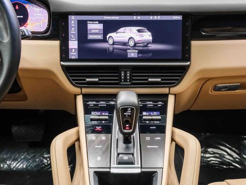 Used 2020 Porsche Cayenne image 14