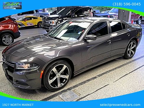 Used 2017 Dodge Charger SE RWD image 1