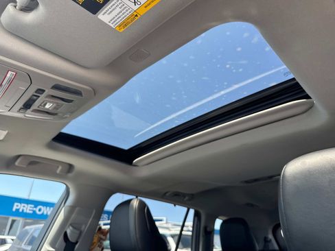 Used 2022 Toyota Highlander XLE image 17