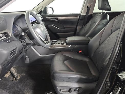 Used 2024 Toyota Highlander Platinum AWD/4WD image 7