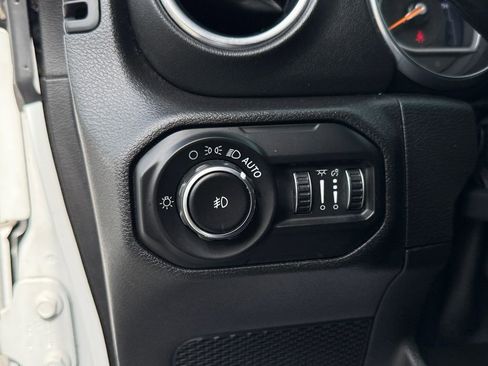 Used 2021 Jeep Wrangler Unlimited Sahara image 31