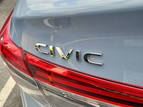 Used 2023 Honda Civic Touring image 9