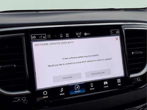 Used 2024 Chrysler Pacifica Touring-L FWD image 8