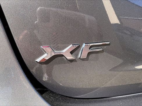 Used 2017 Jaguar XF Prestige image 31