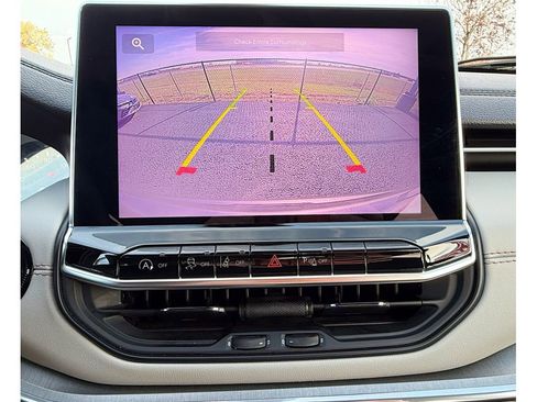 Used 2024 Jeep Compass Limited image 23